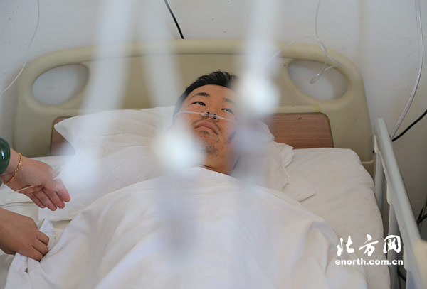 断脚掌依然指挥疏散 记跃进路派出所民警陈伟轩-新闻中心-北方网